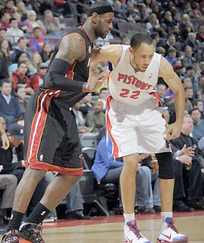 热那亚vs维罗纳：马利诺夫斯基、洛伦佐-科隆博首发，加利亚尔迪尼、焦瓦内出战