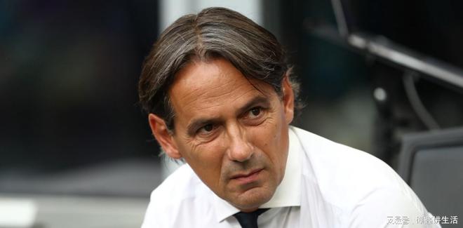 迈尼昂在加比亚社媒动态下留言，后者回复：请续约